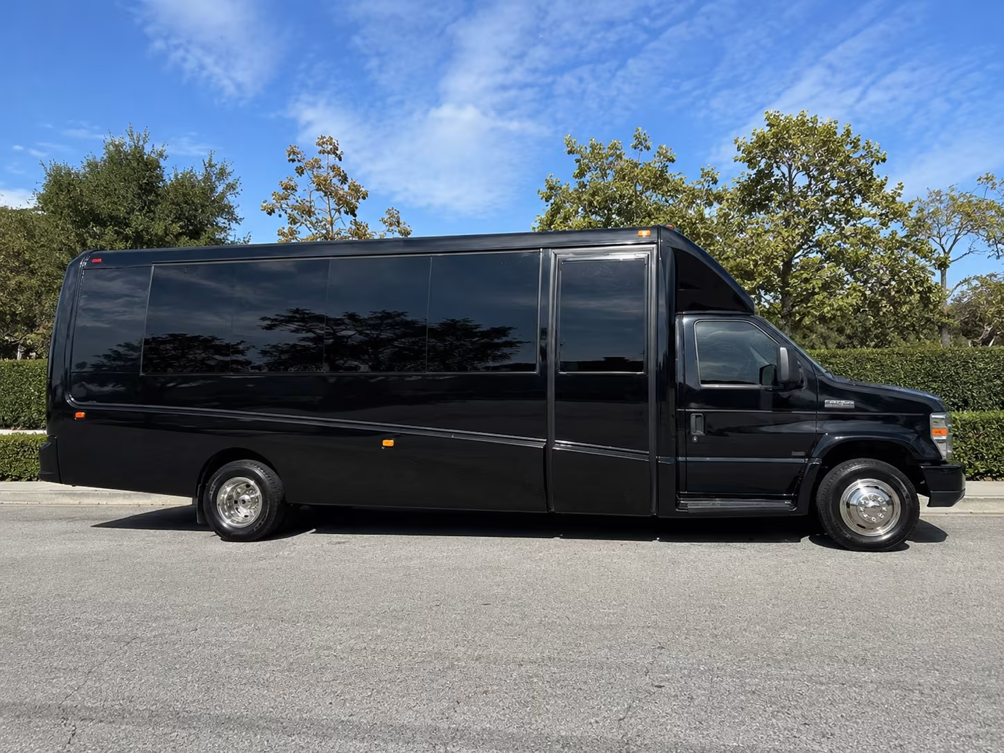 corporate event and employee shuttle bus rentals in pompano beach