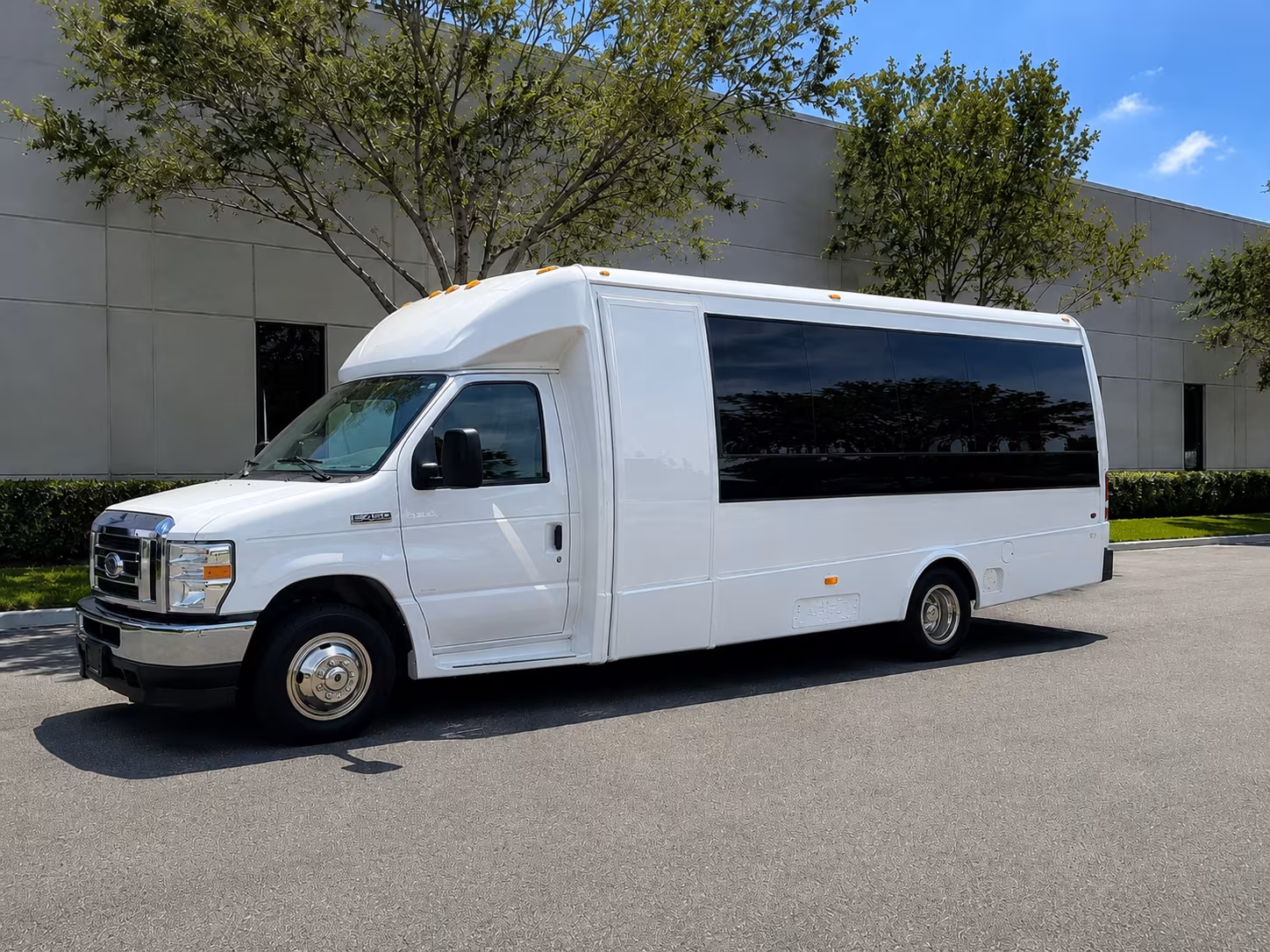 pompanobeachcharterbuscompany com makes it easy to get your group to heat games at kaseya center